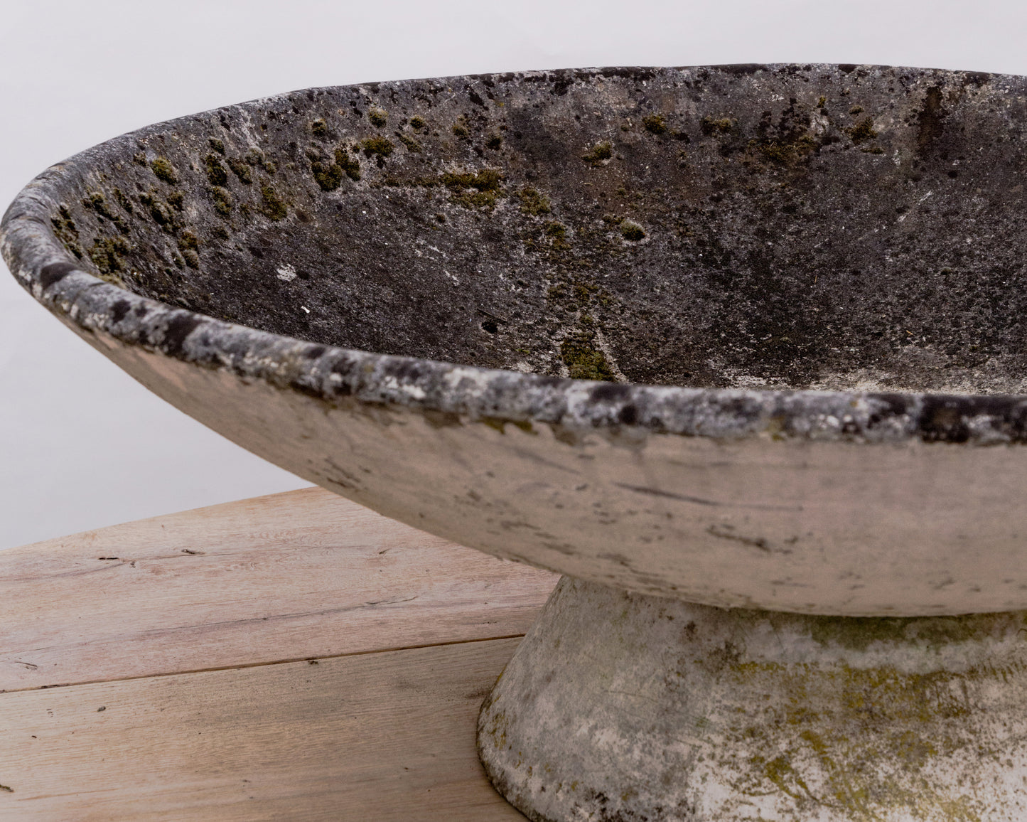 Willy Guhl | Monumental 'Vasque' Concrete Planter