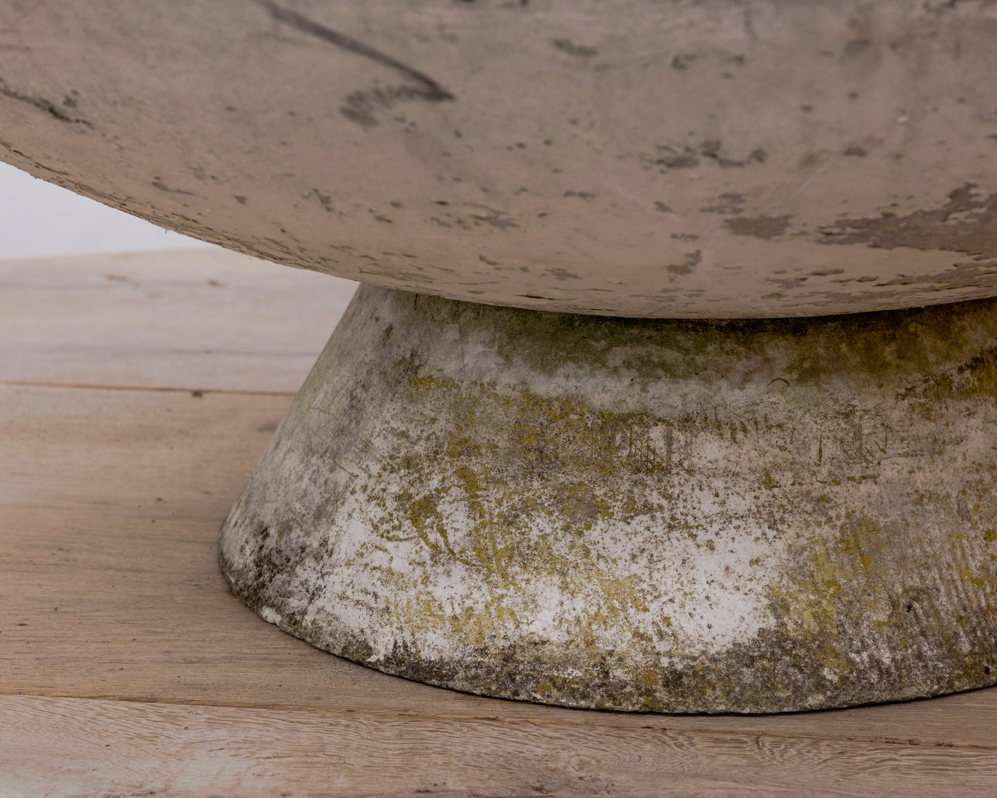 Willy Guhl | Monumental 'Vasque' Concrete Planter