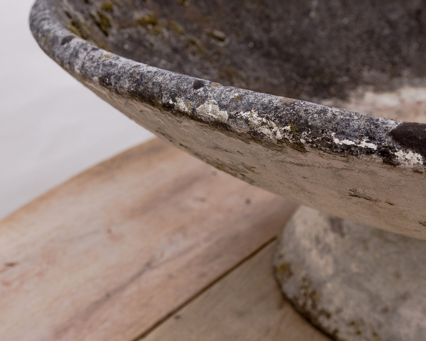 Willy Guhl | Monumental 'Vasque' Concrete Planter