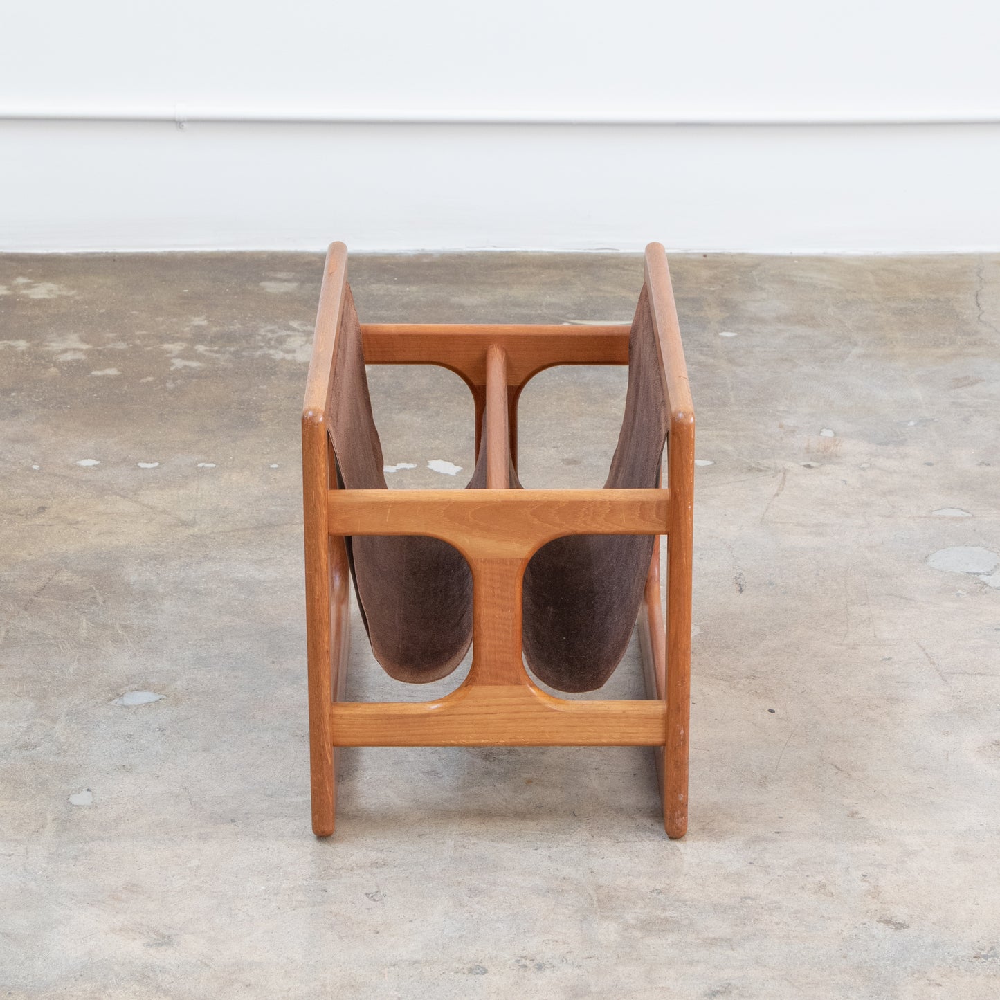 Salin Mobler | Scandinavian Magazine Holder