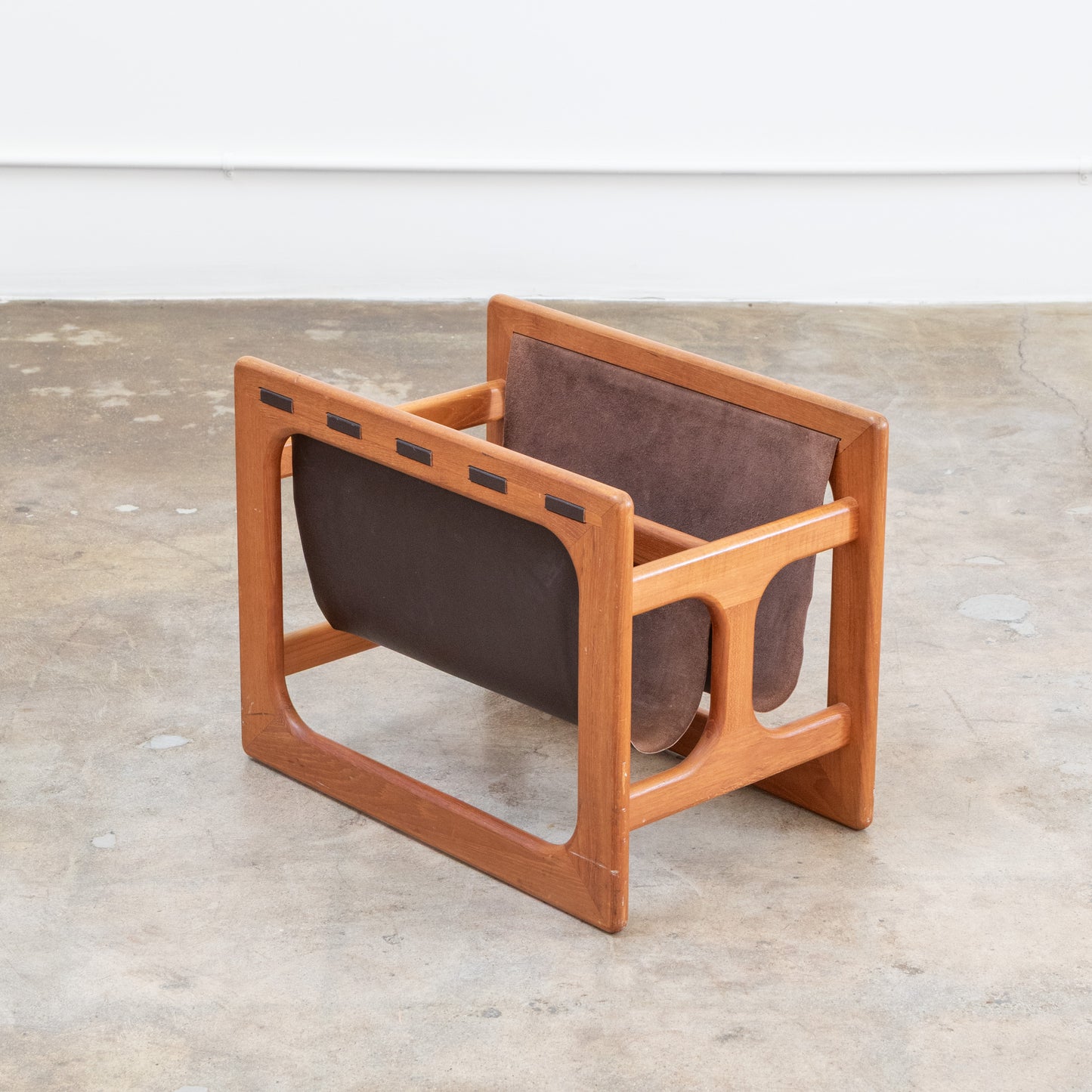 Salin Mobler | Scandinavian Magazine Holder