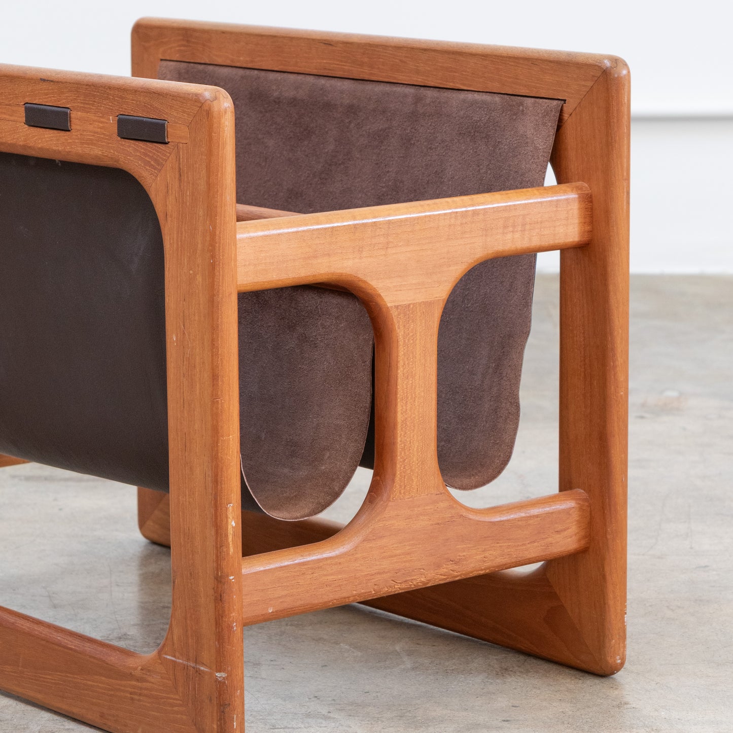 Salin Mobler | Scandinavian Magazine Holder