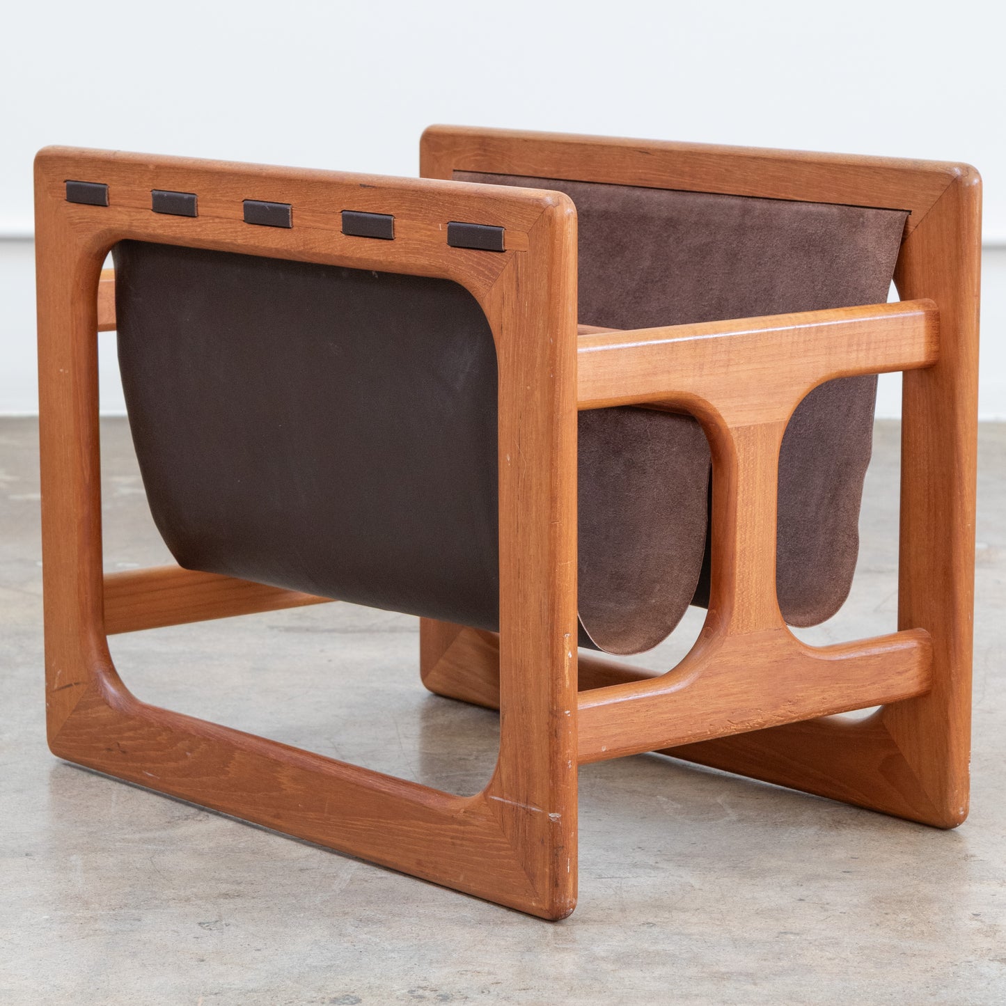 Salin Mobler | Scandinavian Magazine Holder