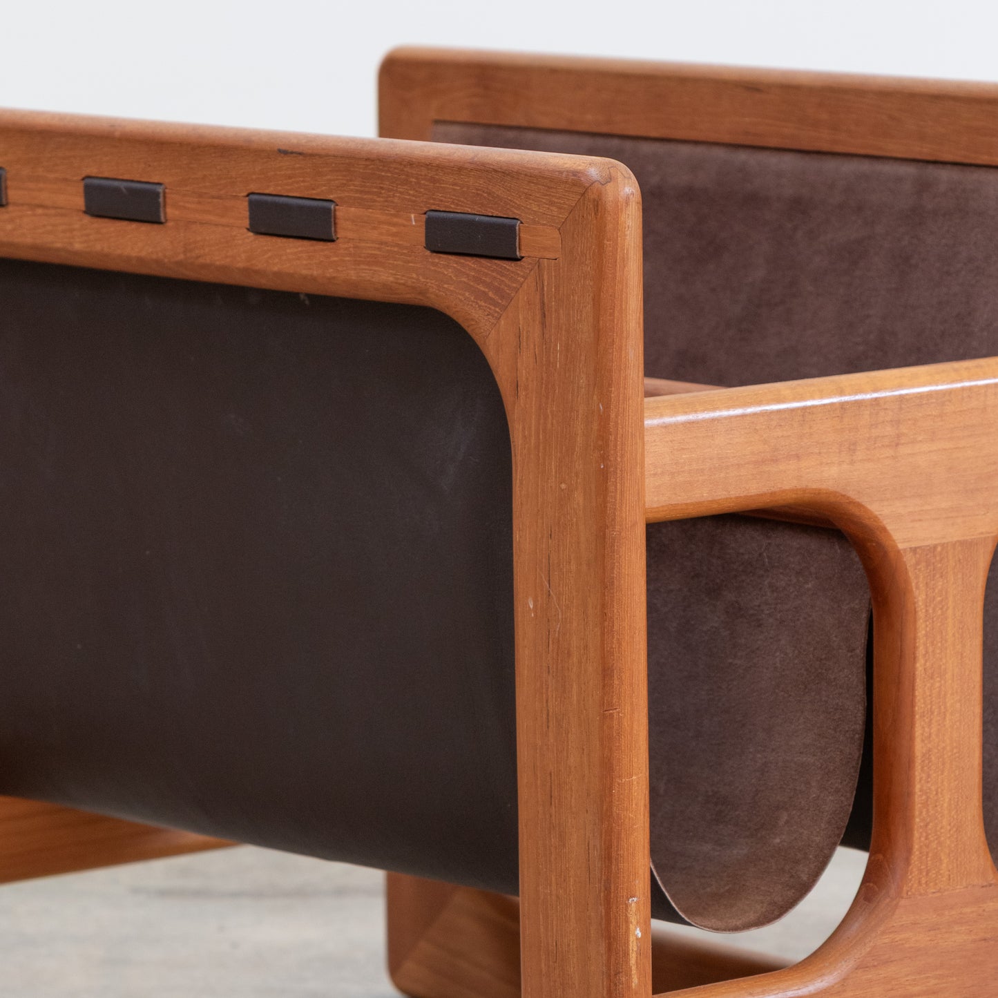 Salin Mobler | Scandinavian Magazine Holder