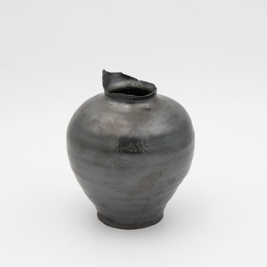 Studio Hanzashi | Rough Top Matte Black Vessel