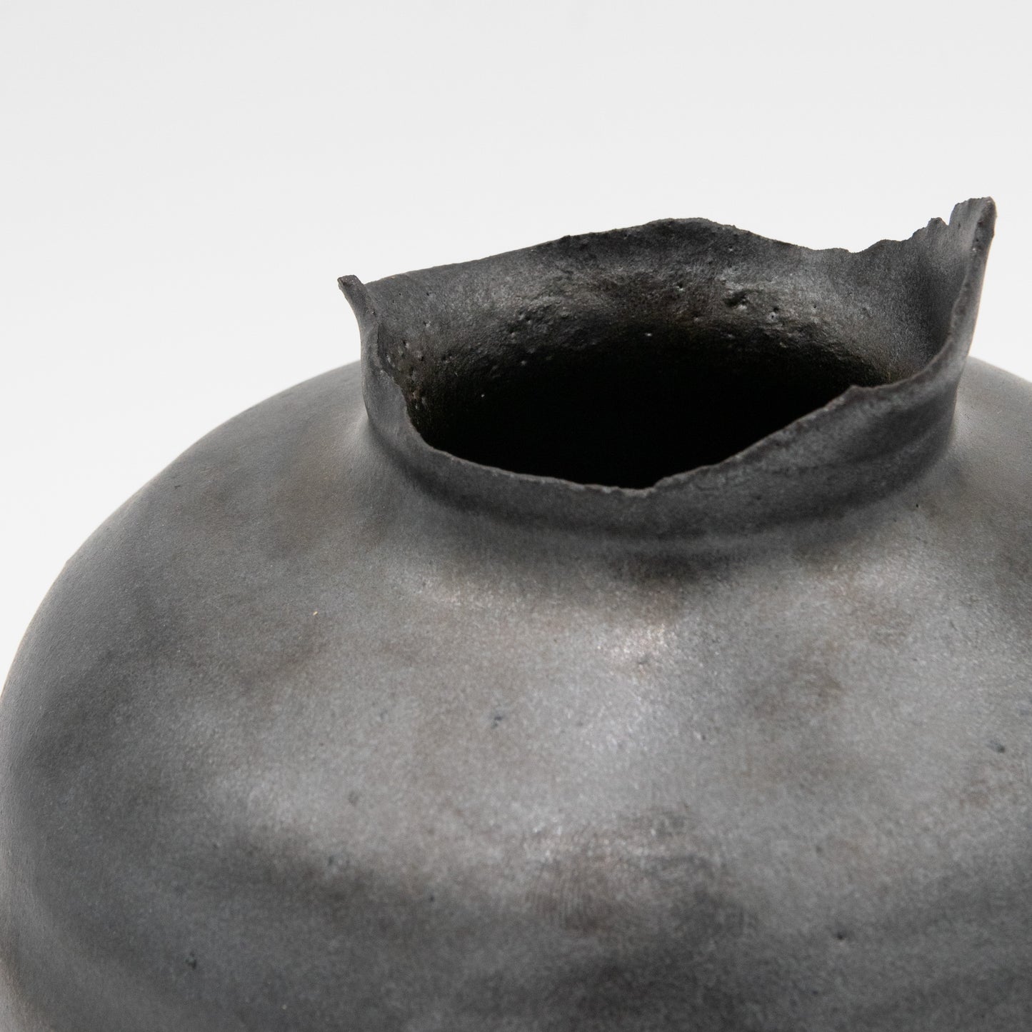 Lee Kawasaki | Rough Top Matte Black Vessel