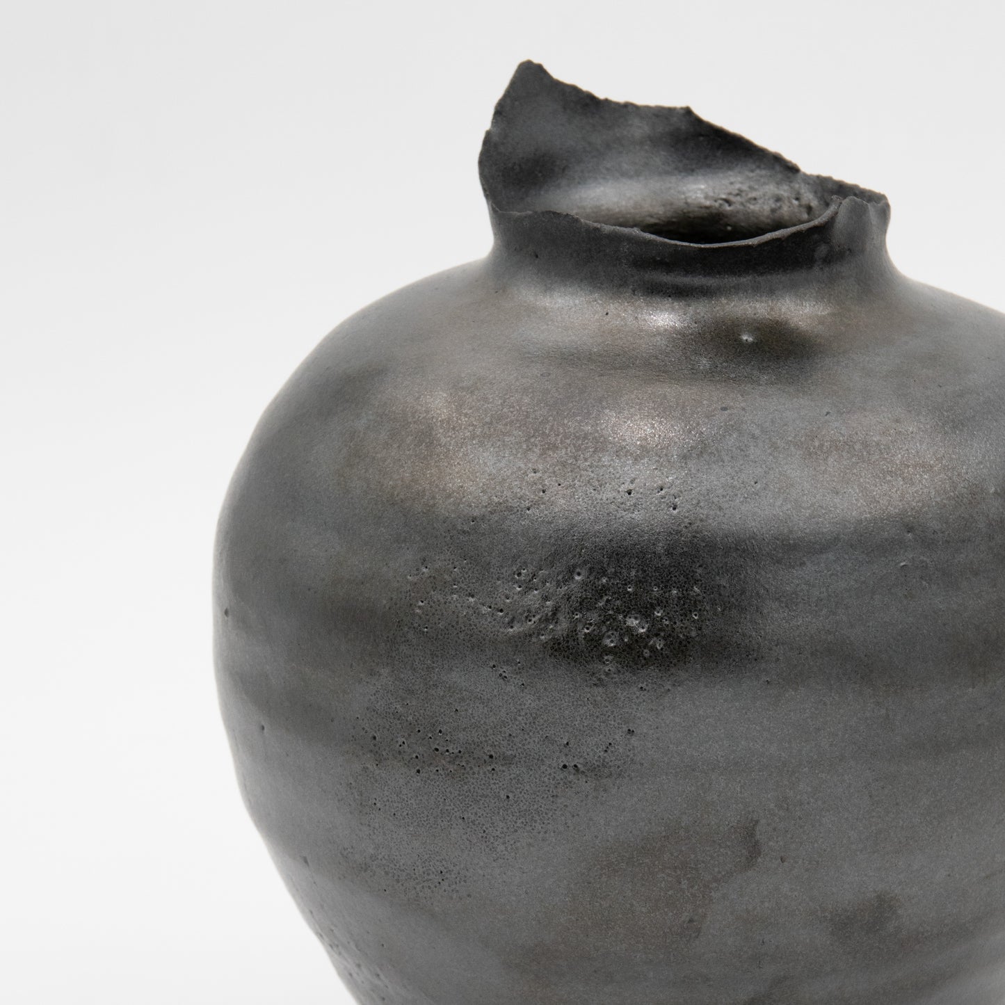 Lee Kawasaki | Rough Top Matte Black Vessel