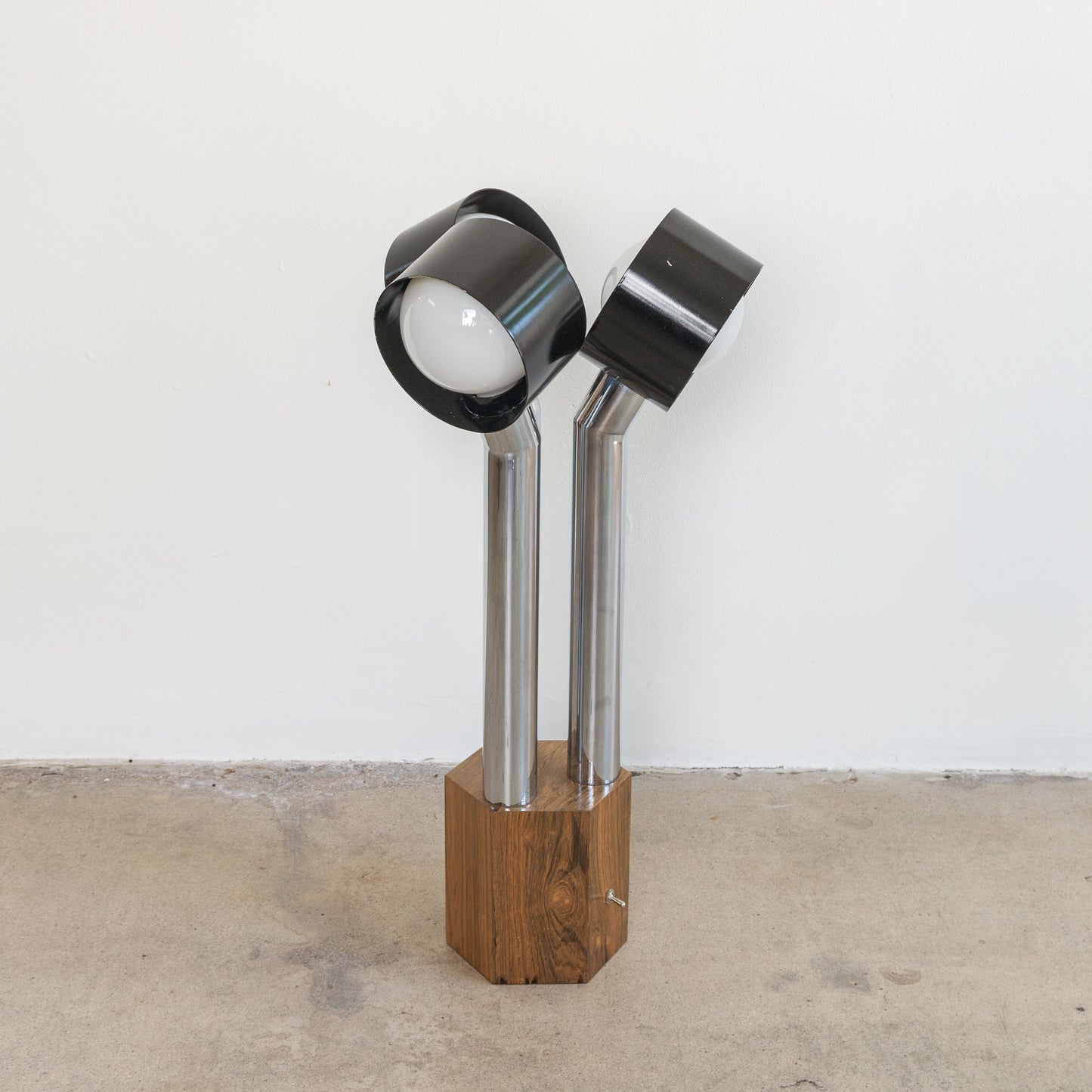 Periscopic Tripod Table Lamp