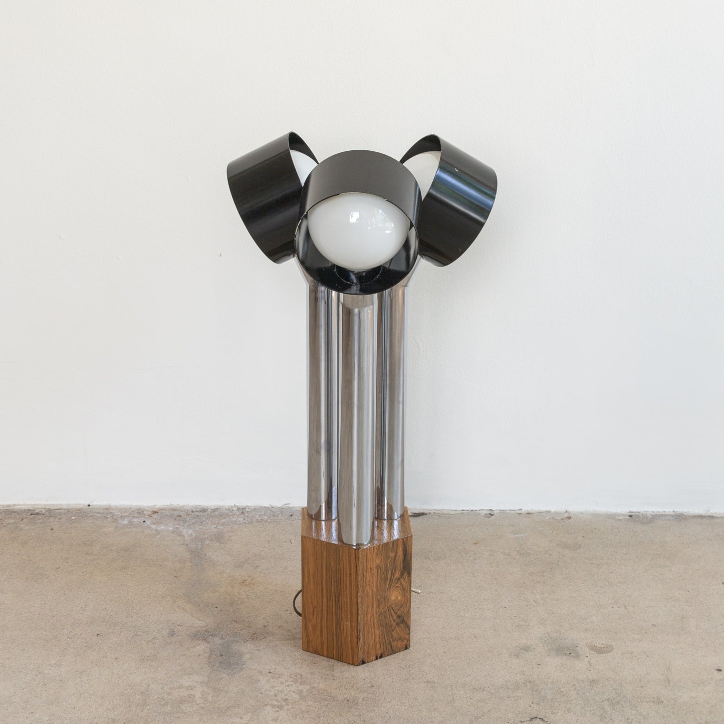 Periscopic Tripod Table Lamp
