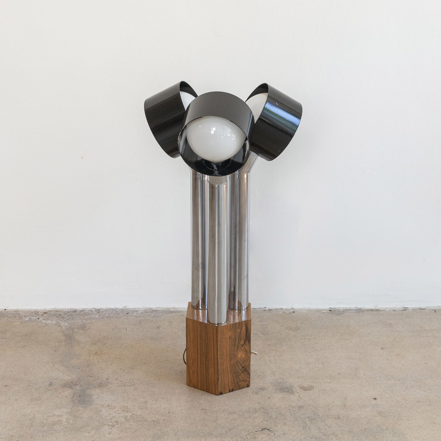 Periscopic Tripod Table Lamp