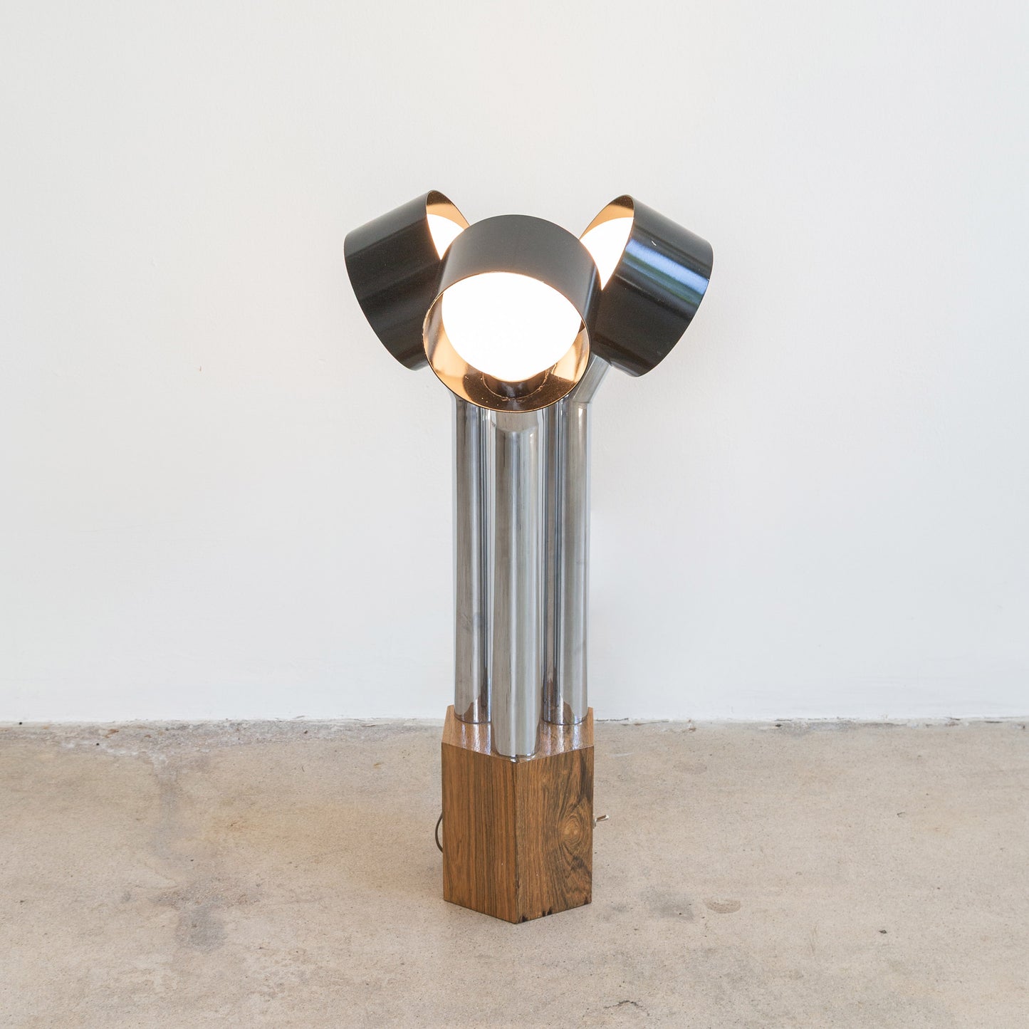 Periscopic Tripod Table Lamp