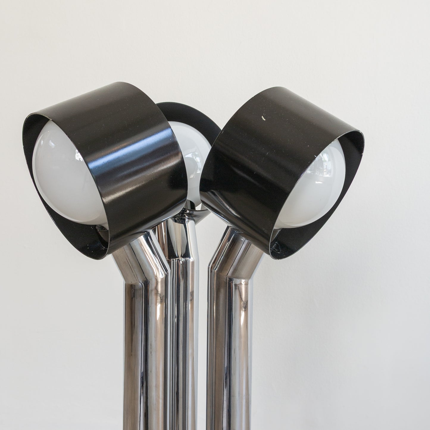 Periscopic Tripod Table Lamp