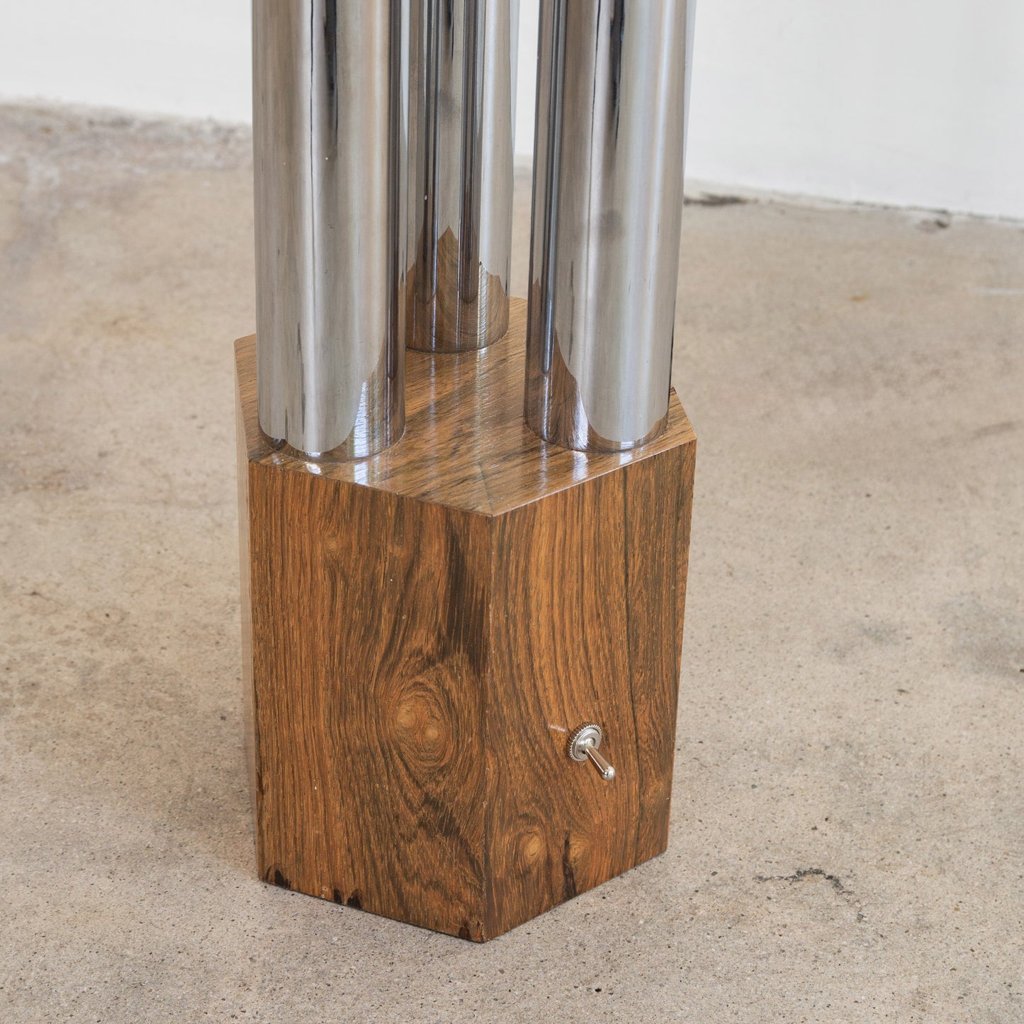 Periscopic Tripod Table Lamp