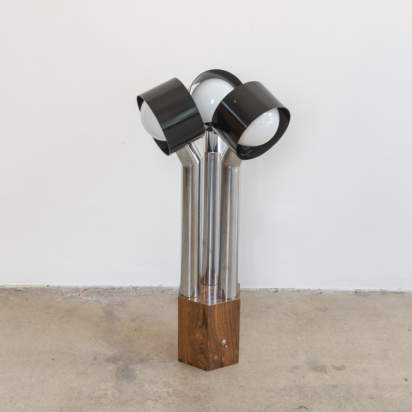 Periscopic Tripod Table Lamp