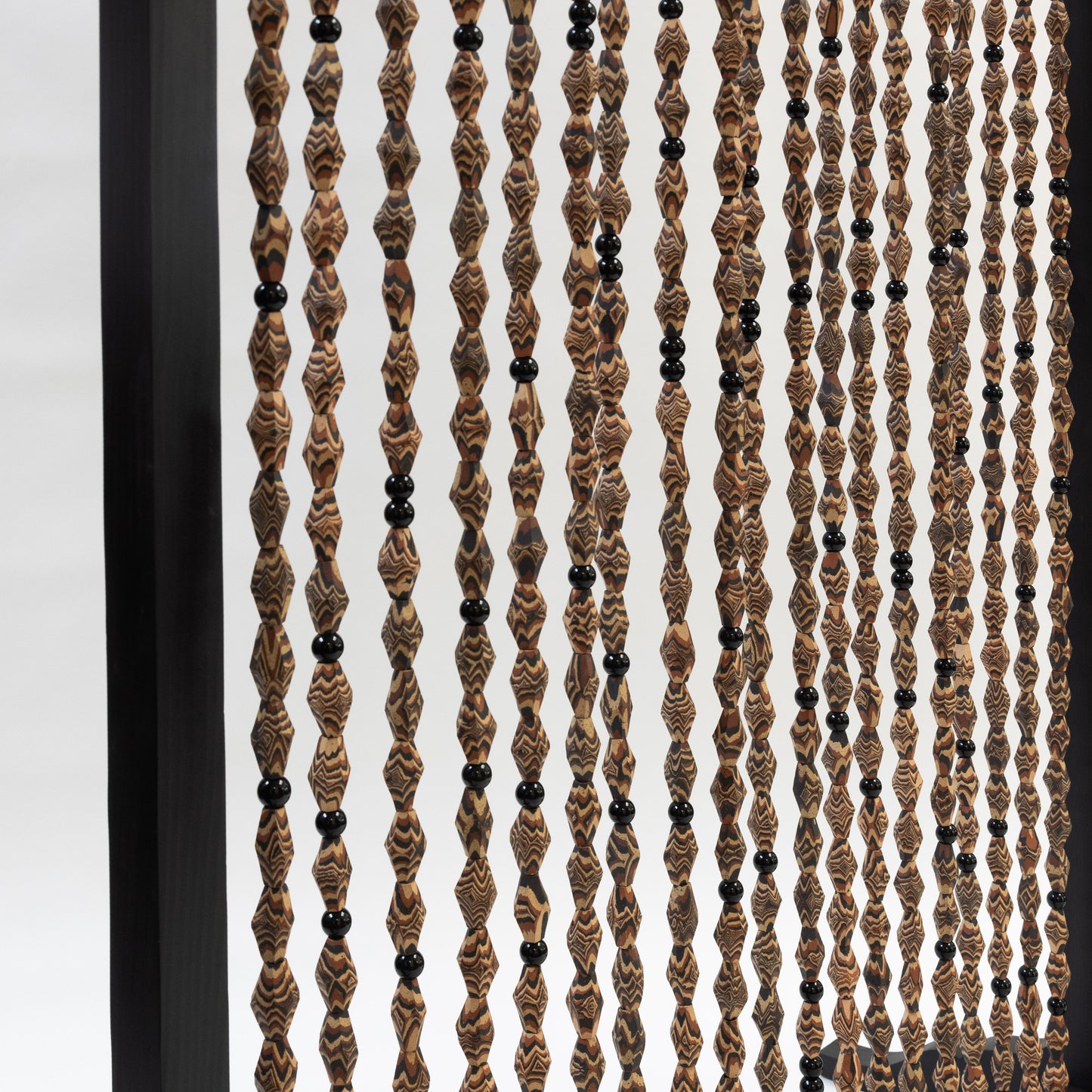 Hyunuko | Bead Screen - Black Frame