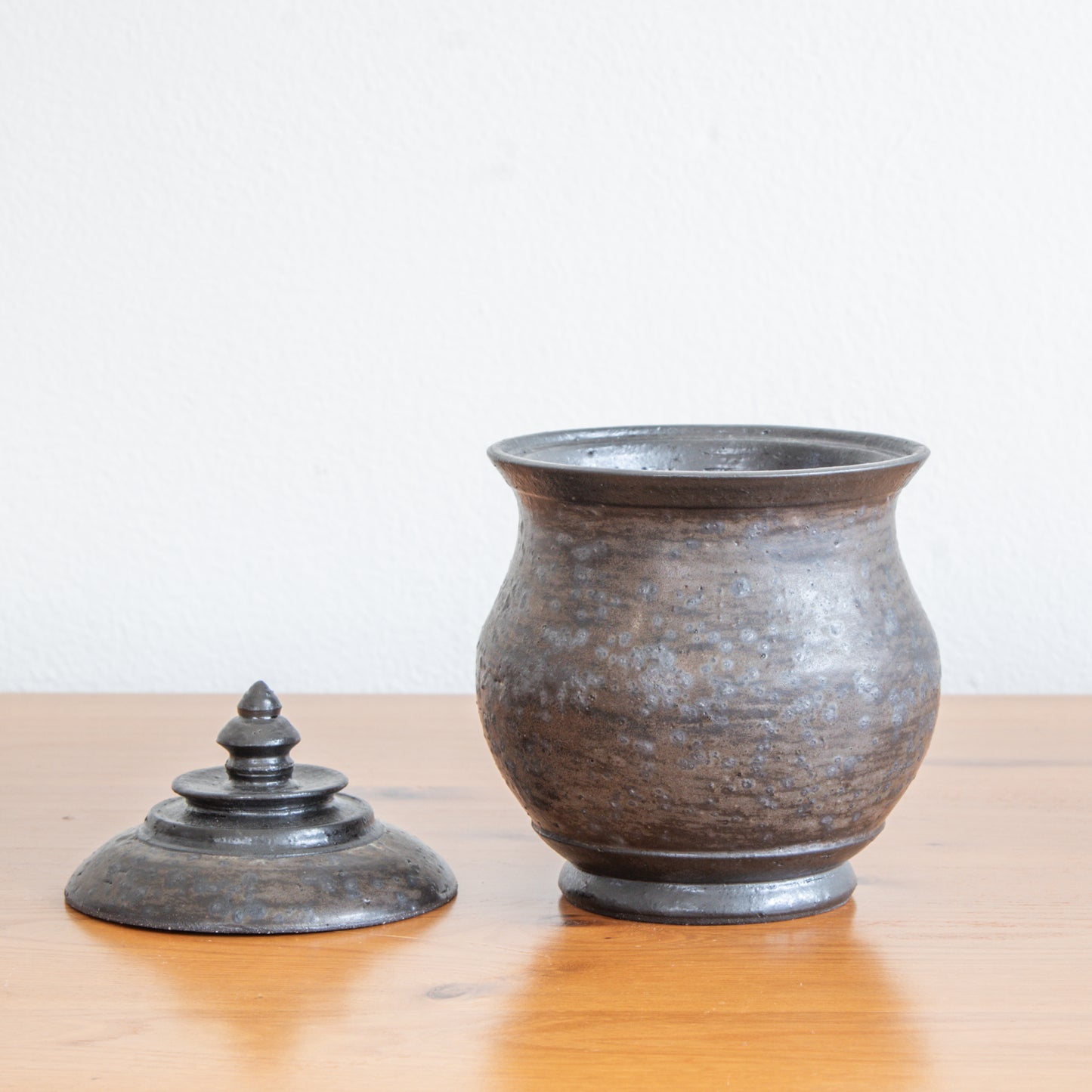 Lukas Weyandt | Small Lidded Stoneware Vessel