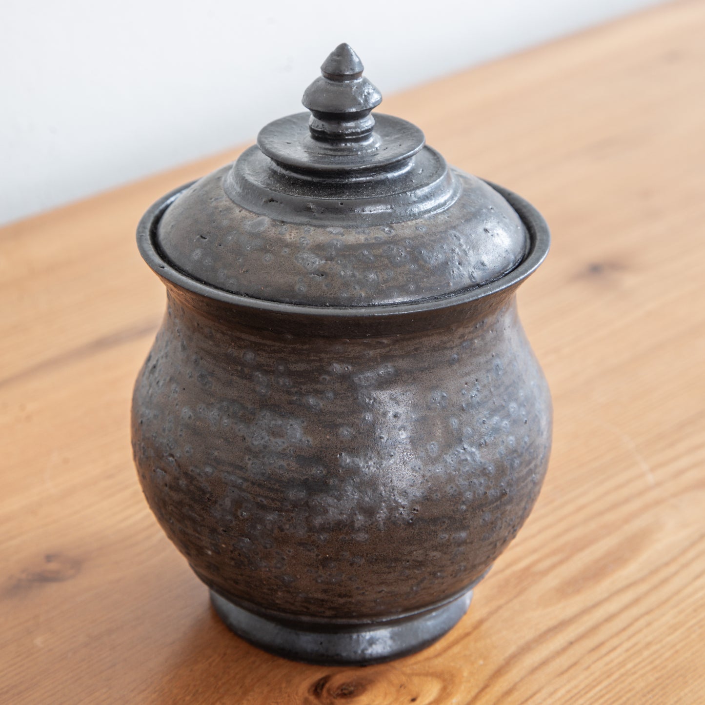Lukas Weyandt | Small Lidded Stoneware Vessel