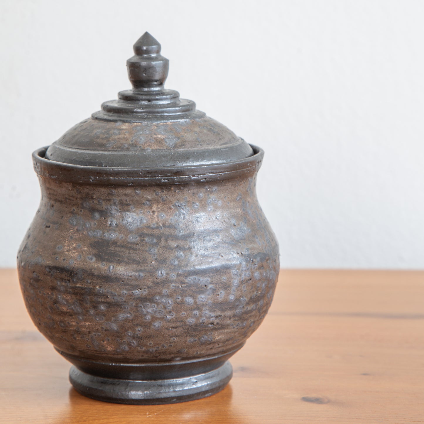 Lukas Weyandt | Small Lidded Stoneware Vessel
