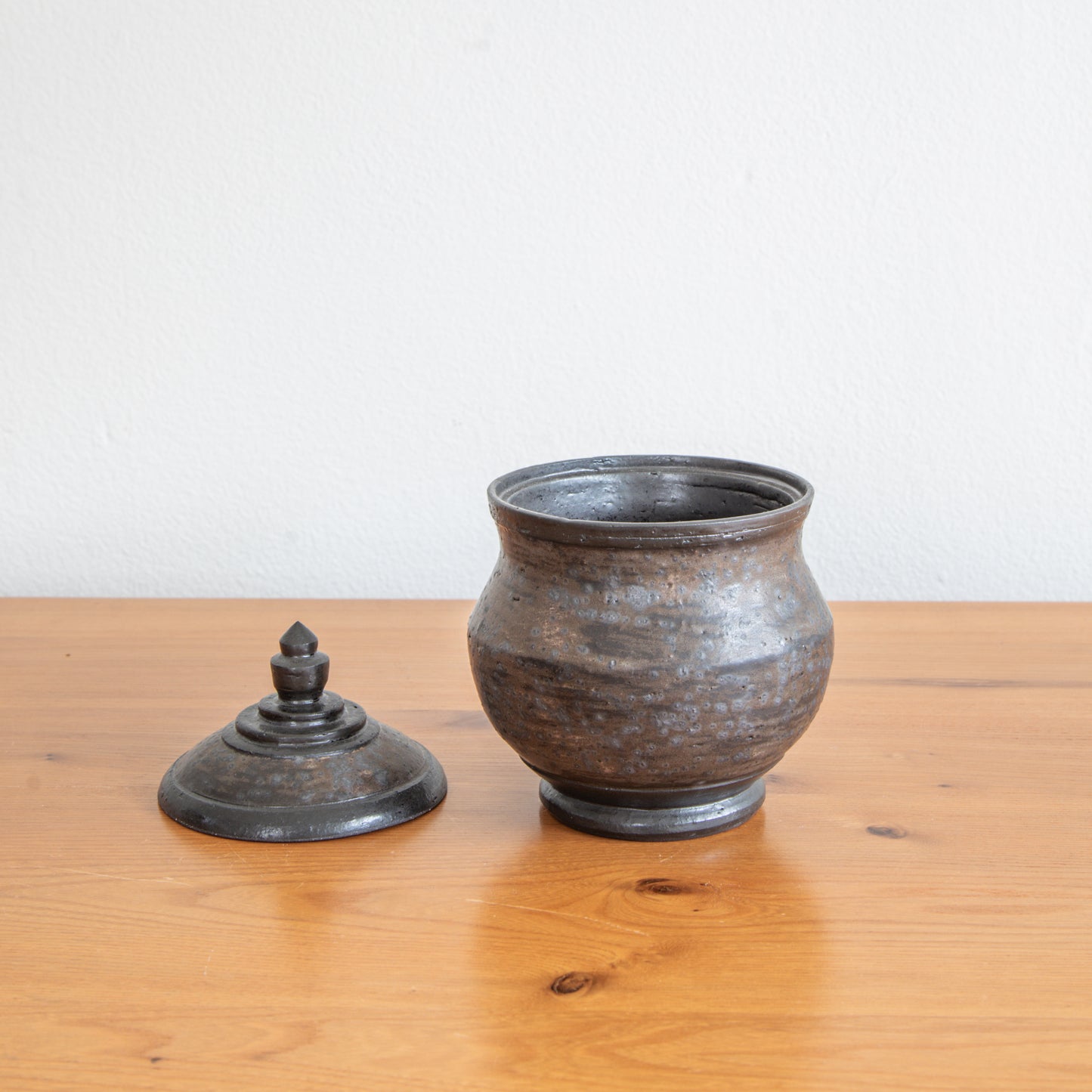 Lukas Weyandt | Small Lidded Stoneware Vessel
