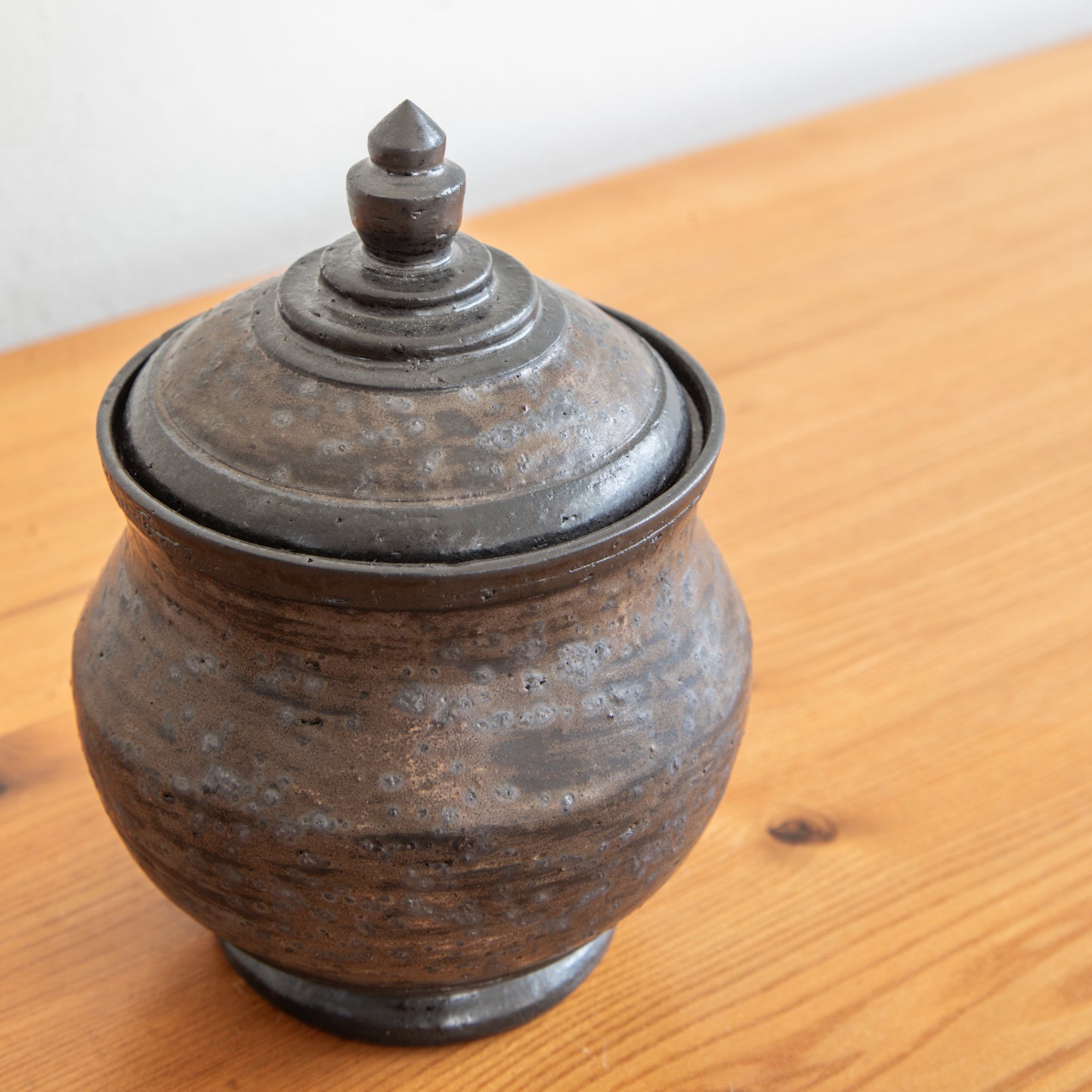 Lukas Weyandt | Small Lidded Stoneware Vessel