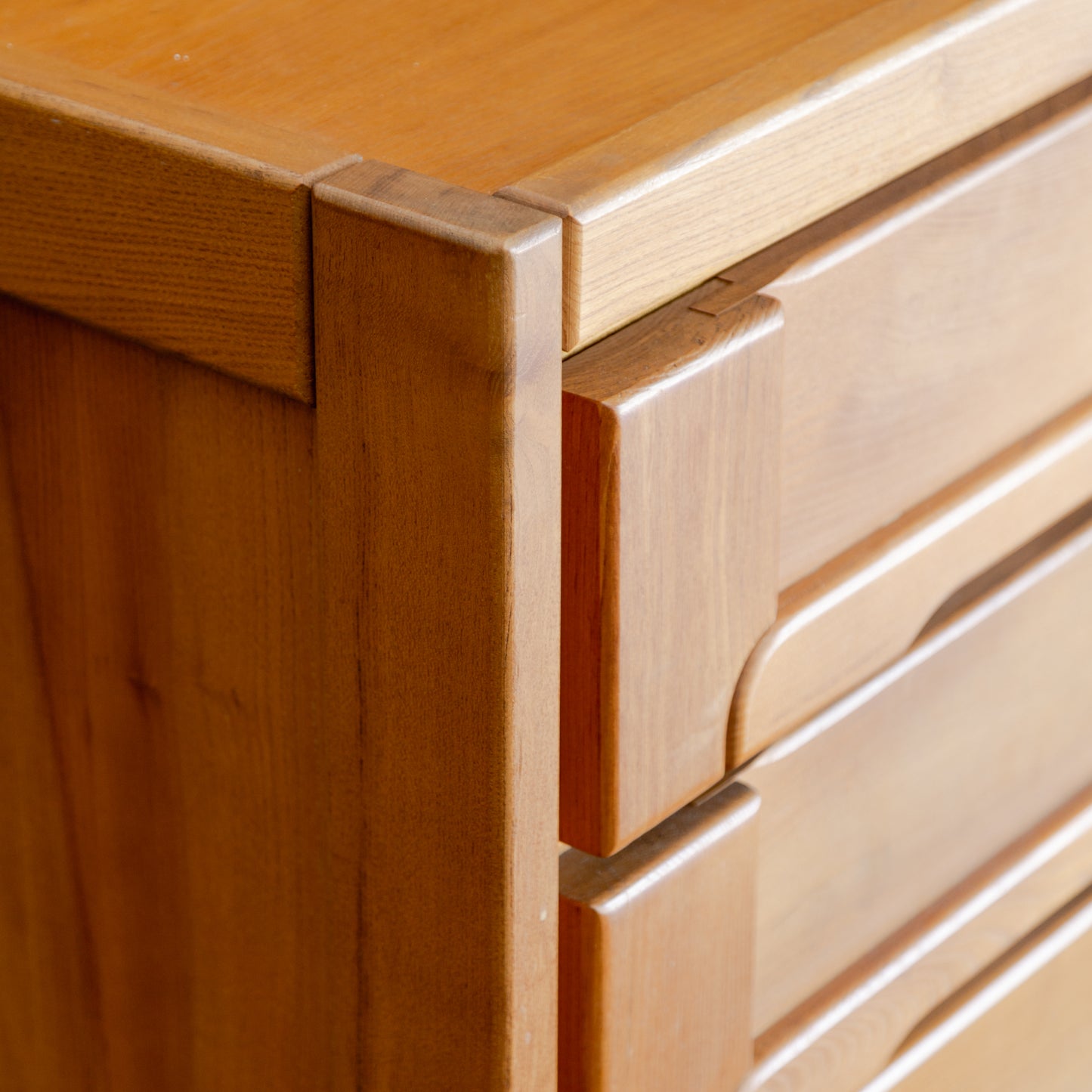 Maison Regain | Elm Wood Chest