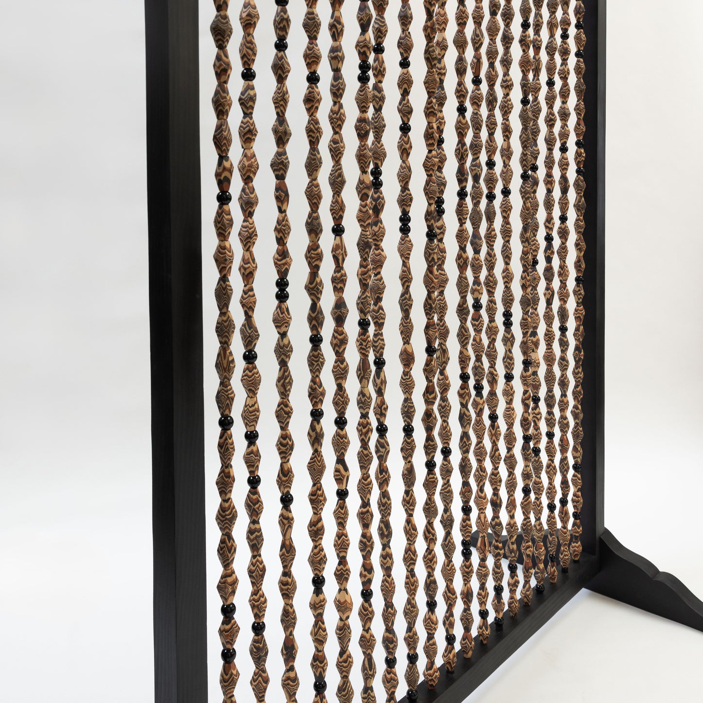 Hyunuko | Bead Screen - Black Frame
