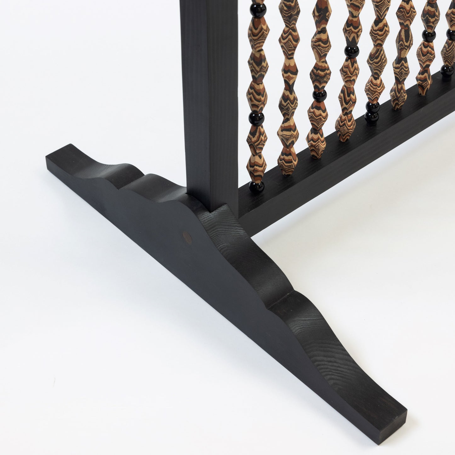 Hyunuko | Bead Screen - Black Frame