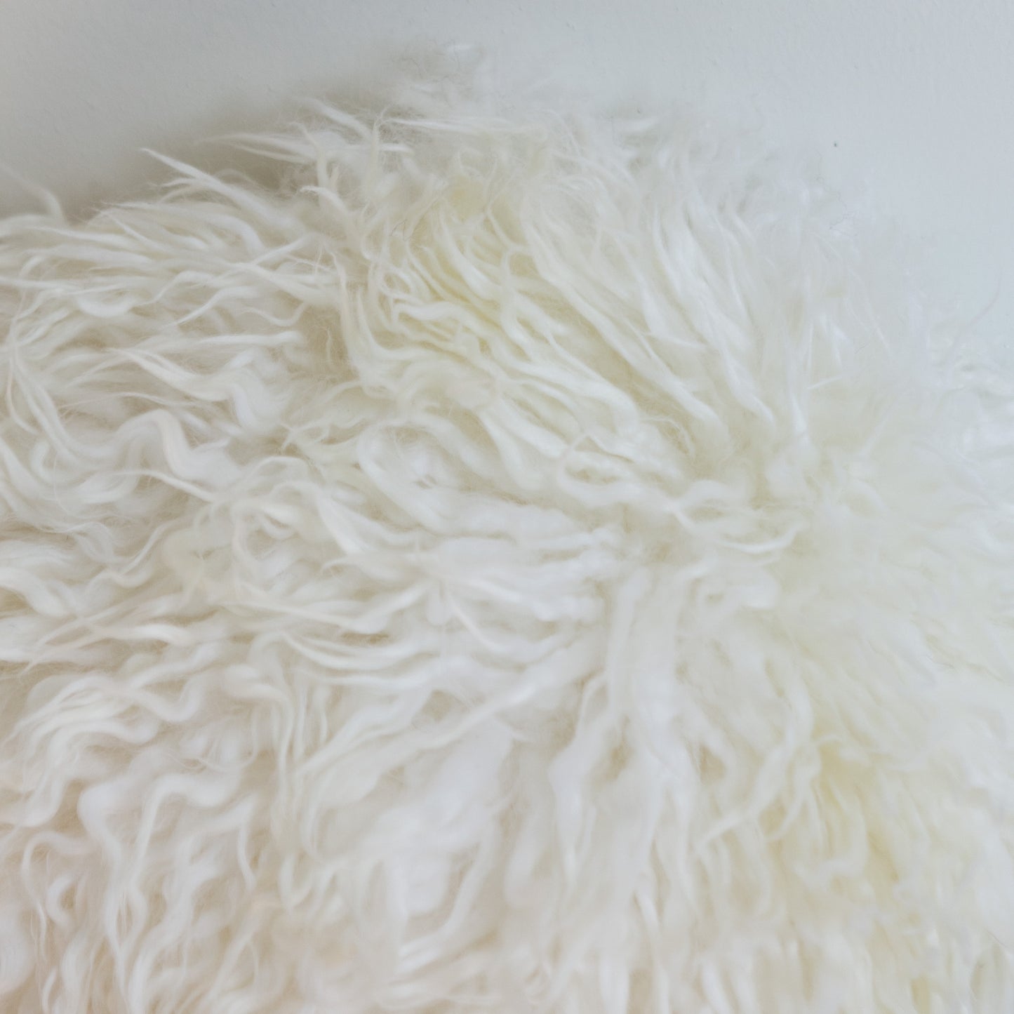 'The Cruinn' Round Sheepskin Pillow - Cream