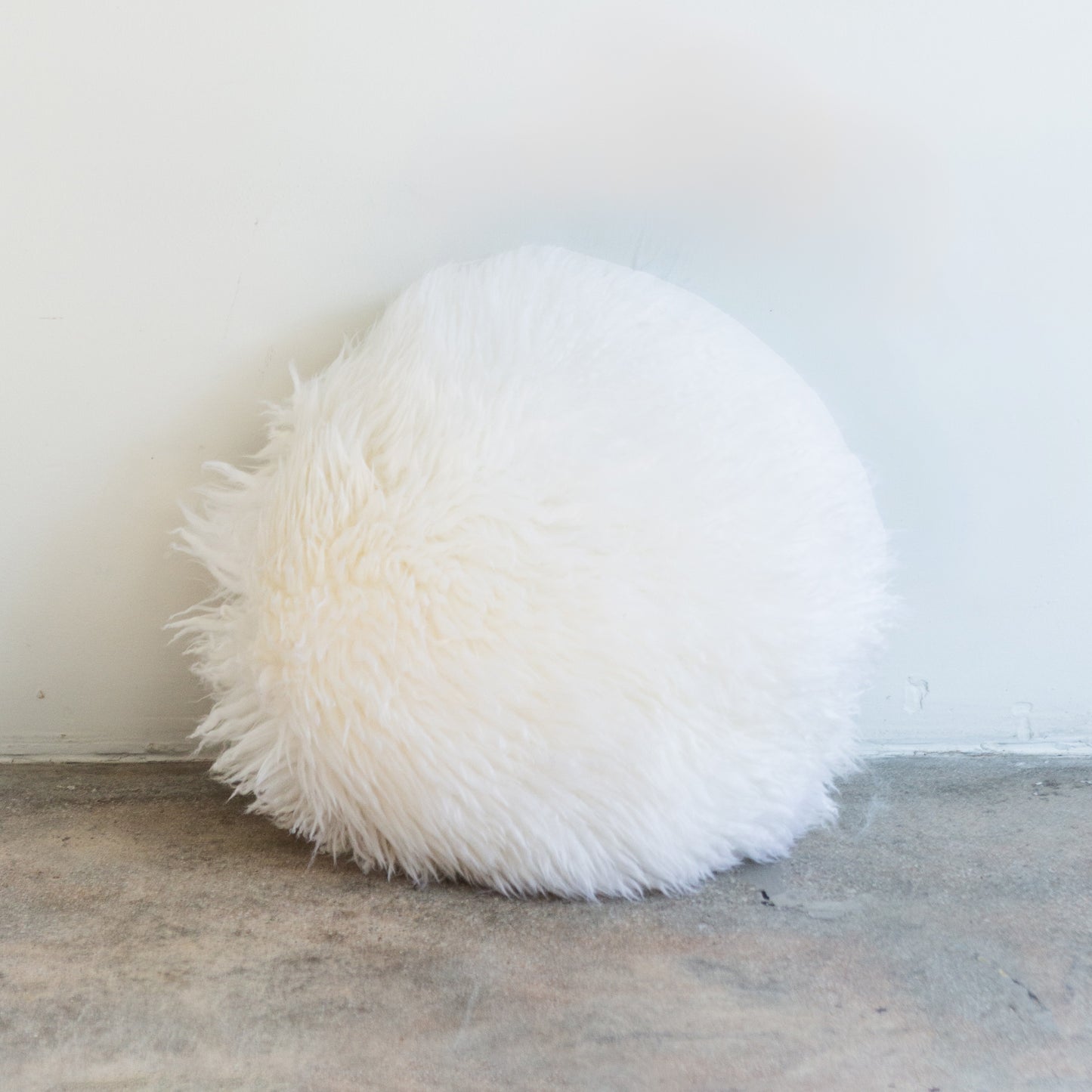 'The Cruinn' Round Sheepskin Pillow - Cream