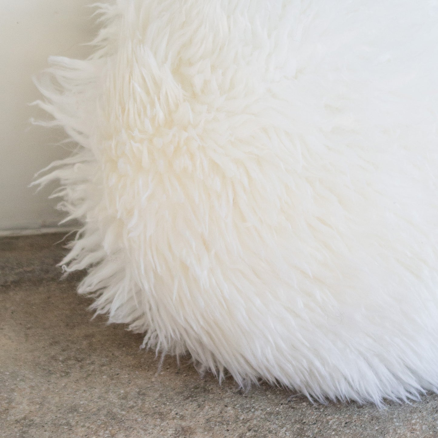 'The Cruinn' Round Sheepskin Pillow - Cream