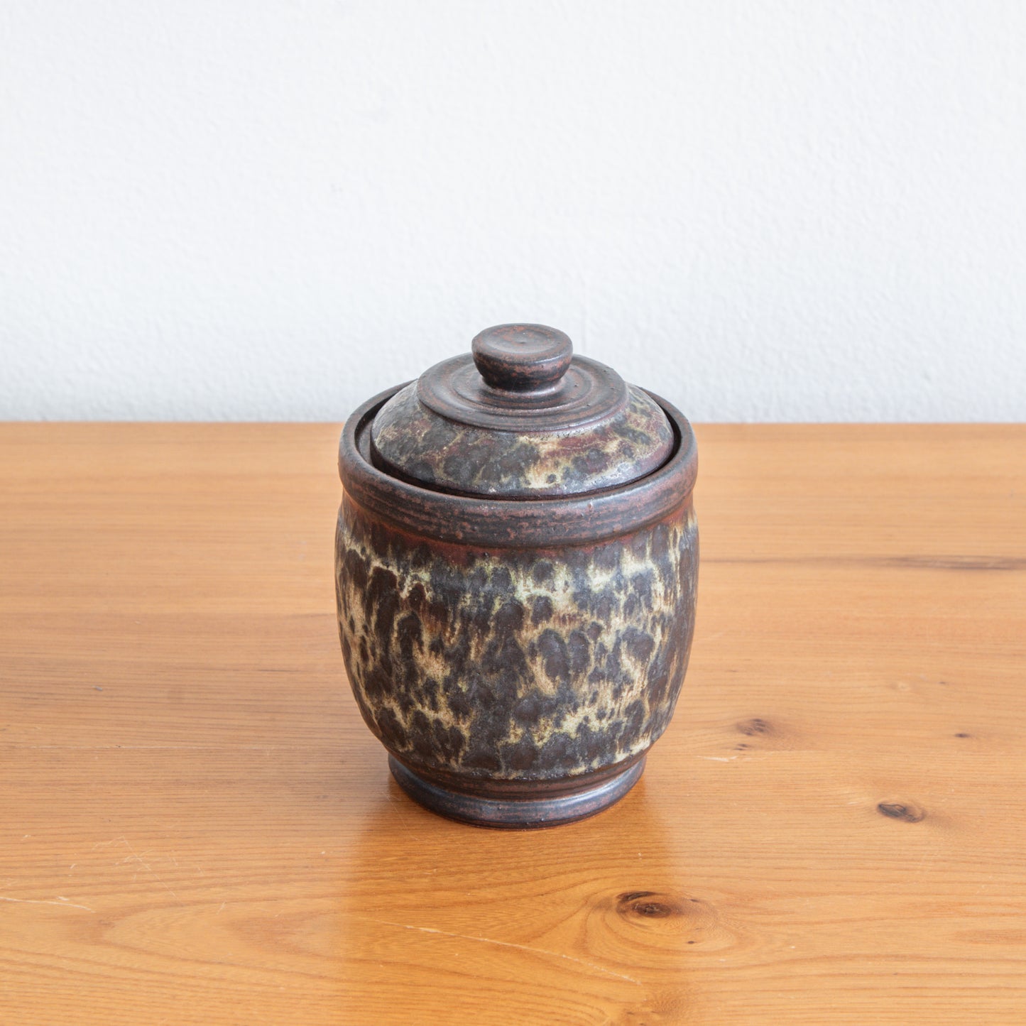 Lukas Weyandt | Small Lidded Stoneware Vessel