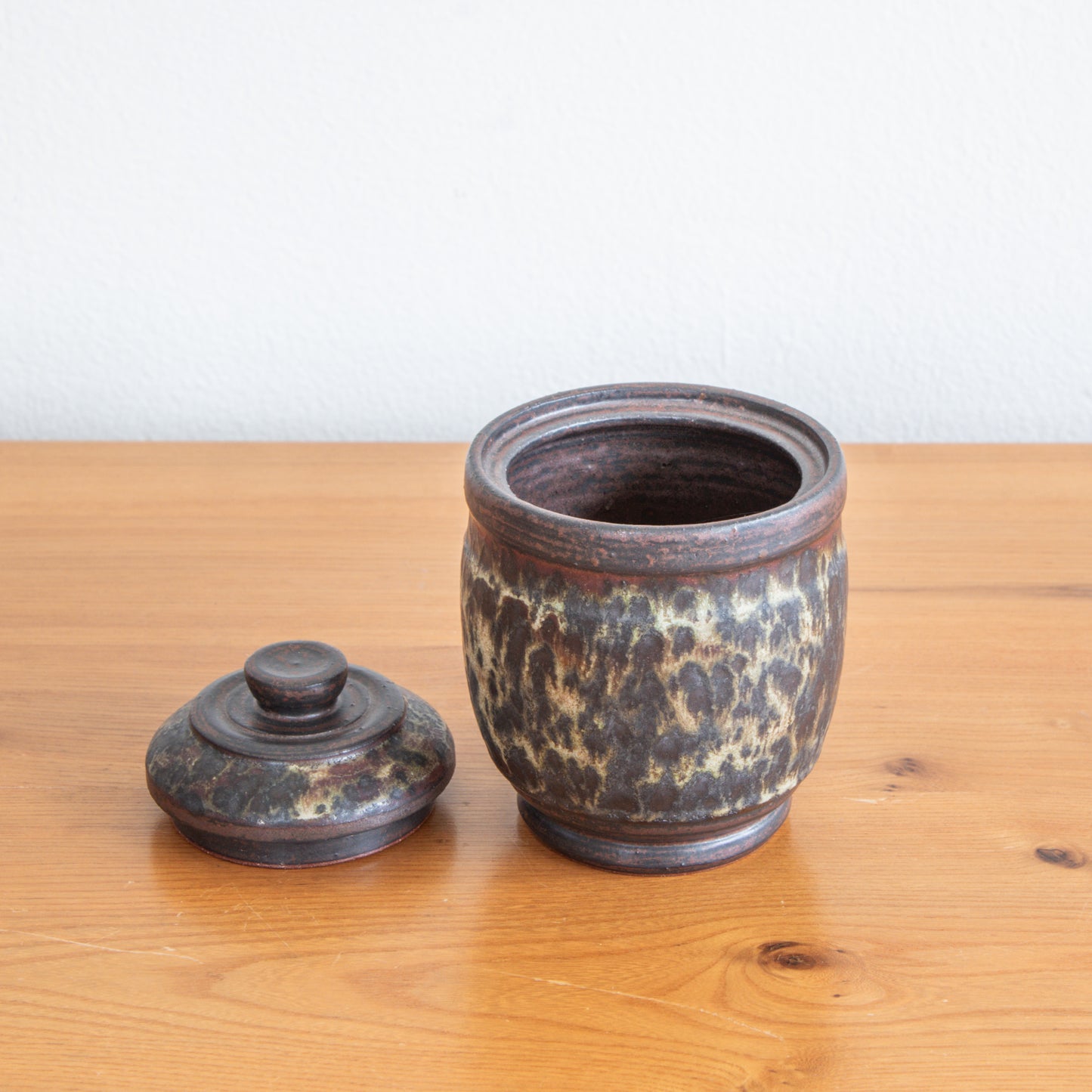 Lukas Weyandt | Small Lidded Stoneware Vessel