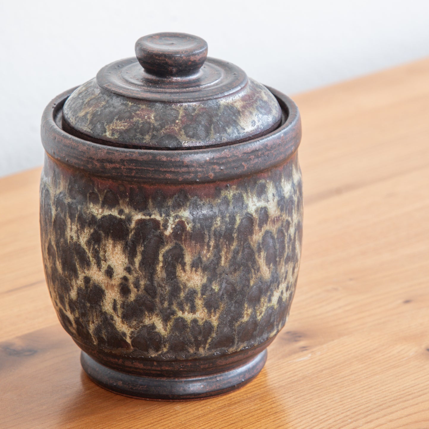 Lukas Weyandt | Small Lidded Stoneware Vessel